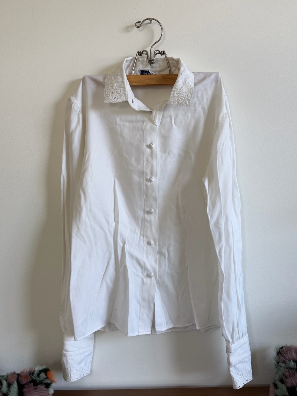 VINTAGE EMRBROIDERED BUTTON DOWN BLOUSE